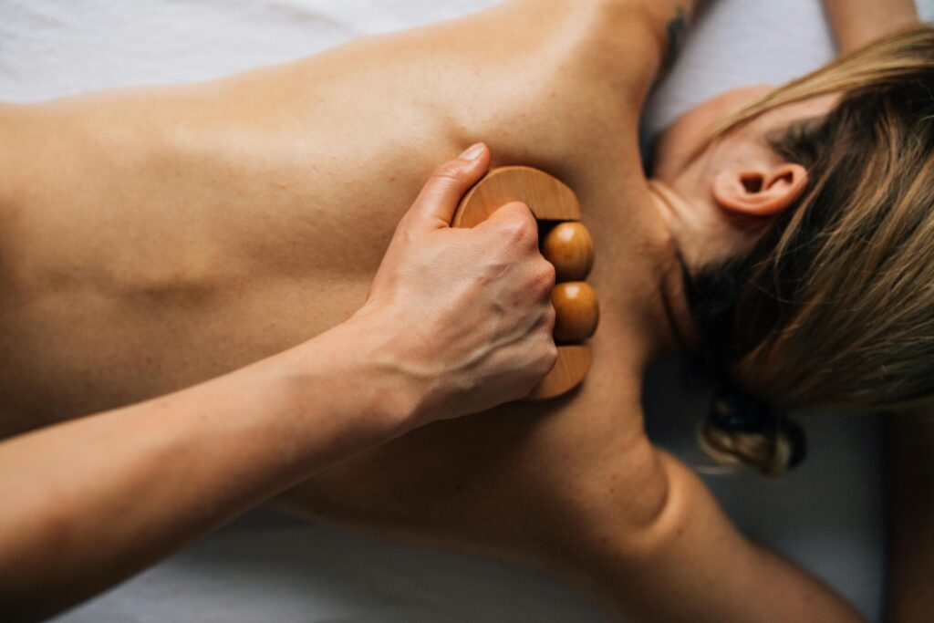 Classic Swedish Massage session for physiological restoration at Arowa Luxury Spa Banani.